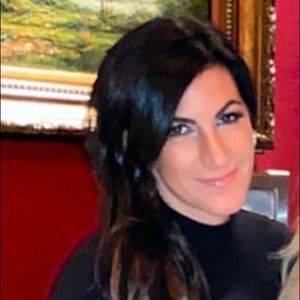 Meet your Posher, Adrienne